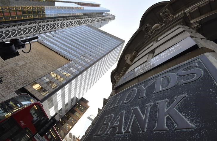 L'etat britannique reduit sa part dans lloyds