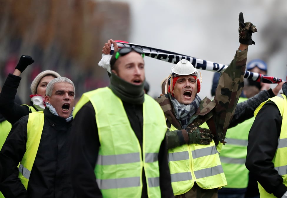 Les "gilets jaunes" restent massivement soutenus en france