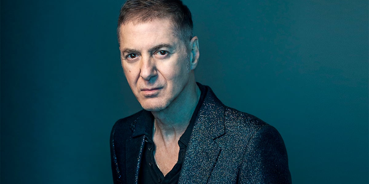 Etienne Daho sort un album live où il se livre comme jamais, il ne la fait.