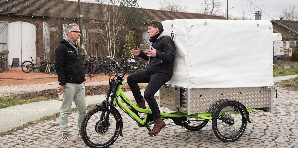 La cyclo-logistique est un levier stratégique pour décarboner la logistique du dernier kilomètre en milieu urbain.