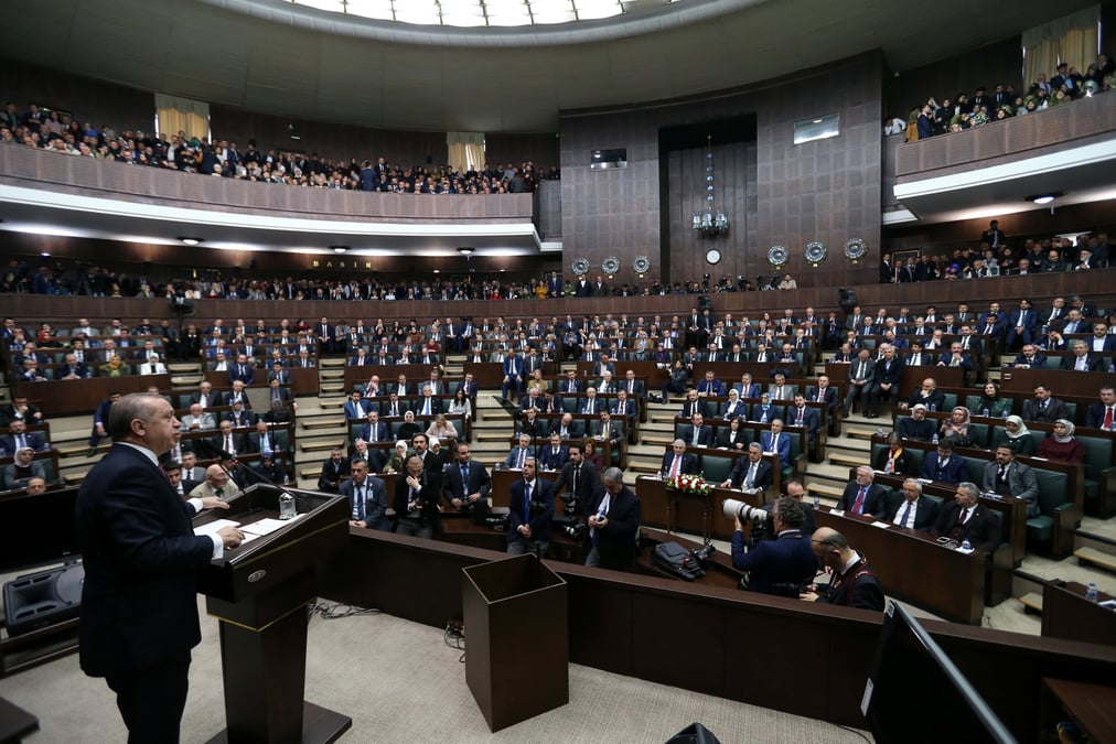 La turquie devrait envisager de criminaliser l'adultere, dit erdogan