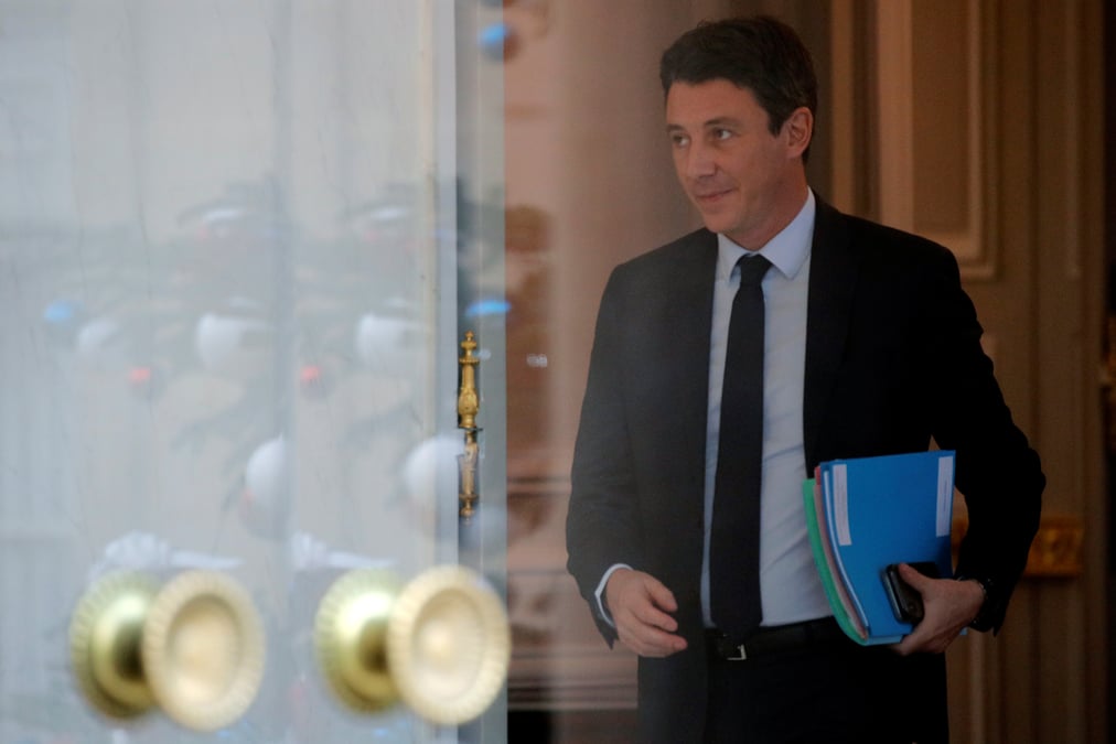 Griveaux denonce l'"esprit munichois" de l'opposition