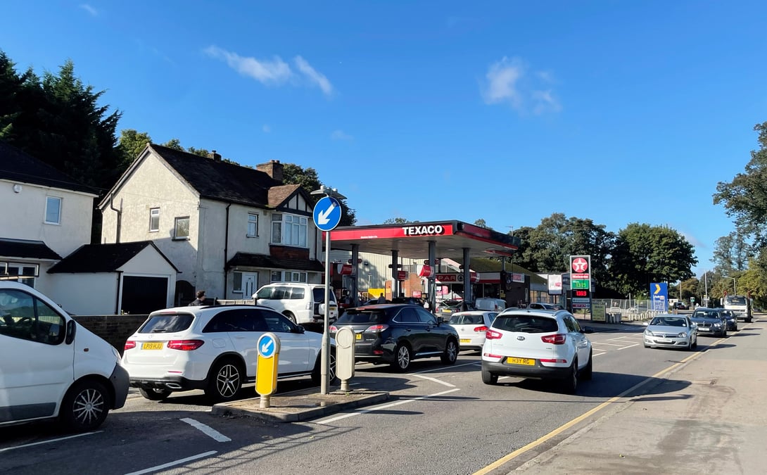 Royaume-uni: nouvelles files d'attente aux stations-service, l'armee appelee en renfort
