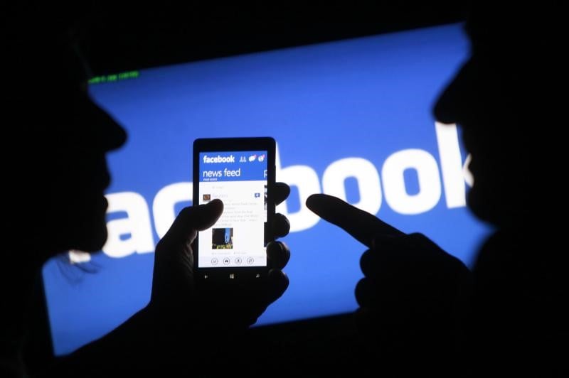 Facebook: les pubs liees a moscou vues par 10 millions d'americains