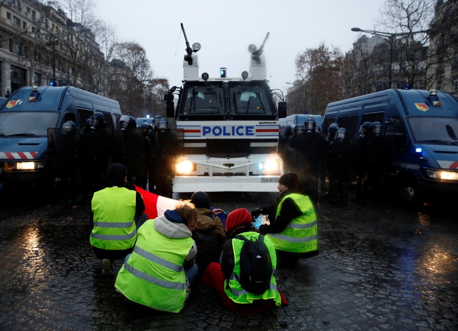 "gilets jaunes": derniere ligne droite avant la "grande concertation"