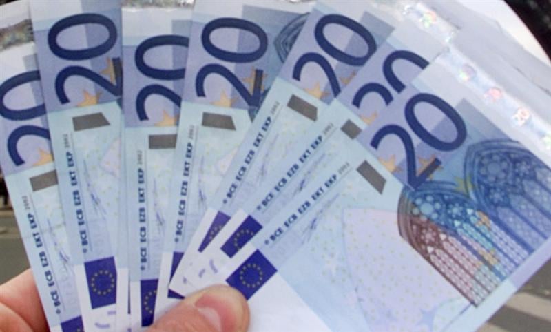 TROIS PAYS ROUVRENT LE DÉBAT SUR LES BANQUES DE LA ZONE EURO