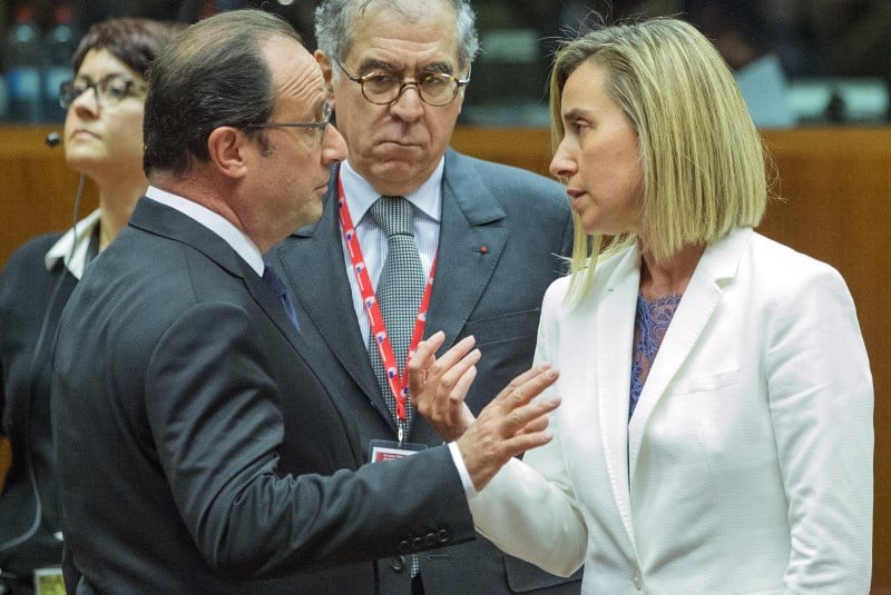 L'ue se dit a nouveau unie, s'engage a aider les syriens
