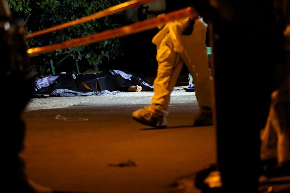 Israel: cinq personnes tuees par un homme arme pres de tel aviv
