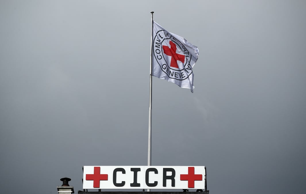 Ukraine: des equipes de la croix-rouge en route vers marioupol, sans aide