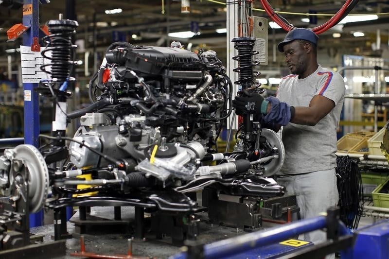 Segolene royal invite les constructeurs autos a innover sans cesse