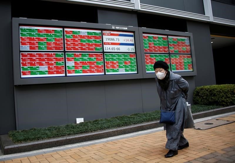Tokyo termine en hausse