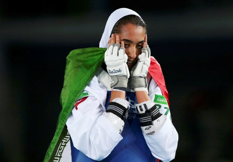 La championne iranienne de taekwondo kimia alizadeh fait defection