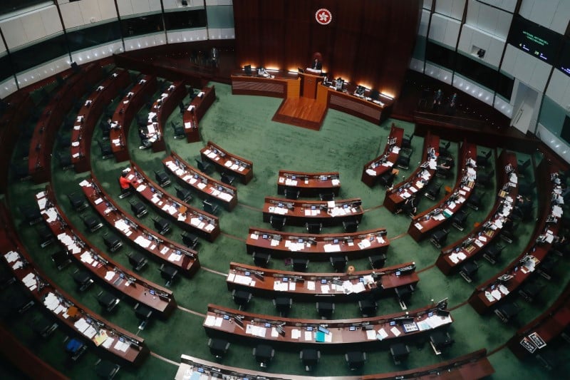 Hong kong adopte une loi sur l'hymne chinois malgre les protestations