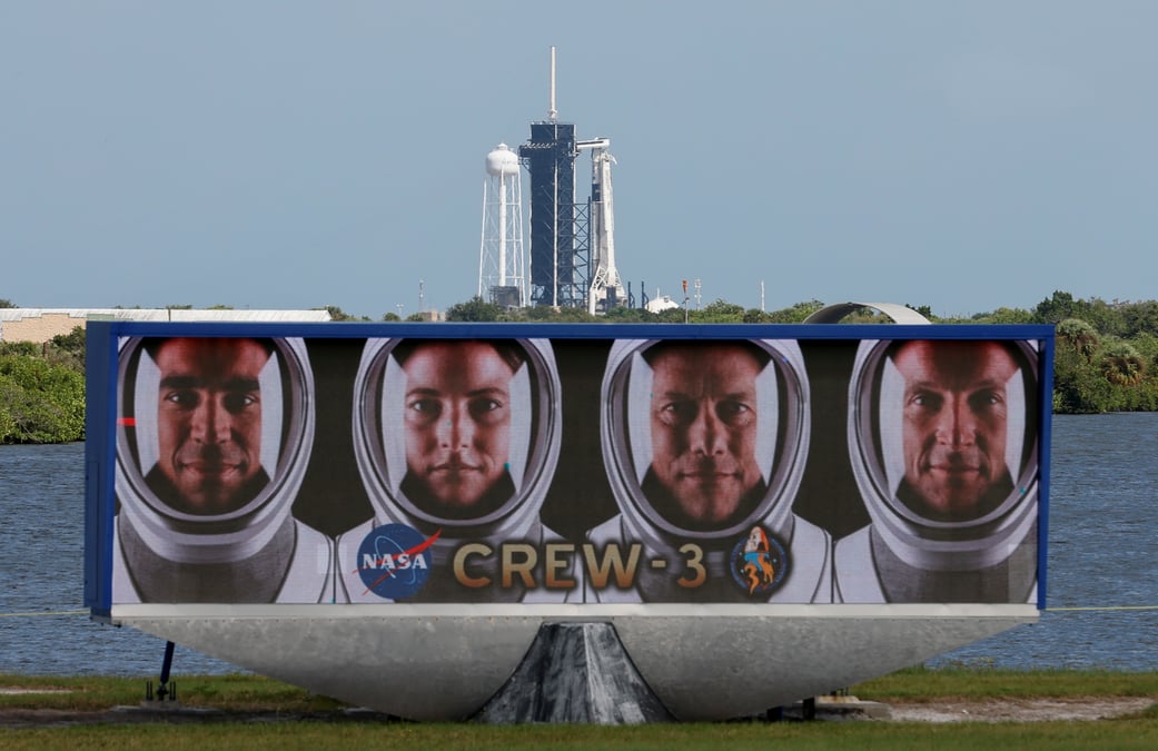 L'equipage de la mission crew-2 a quitte l'iss pour regagner la terre