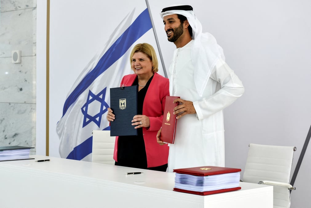 Israel et les emirats arabes unis signent un accord de libre-echange