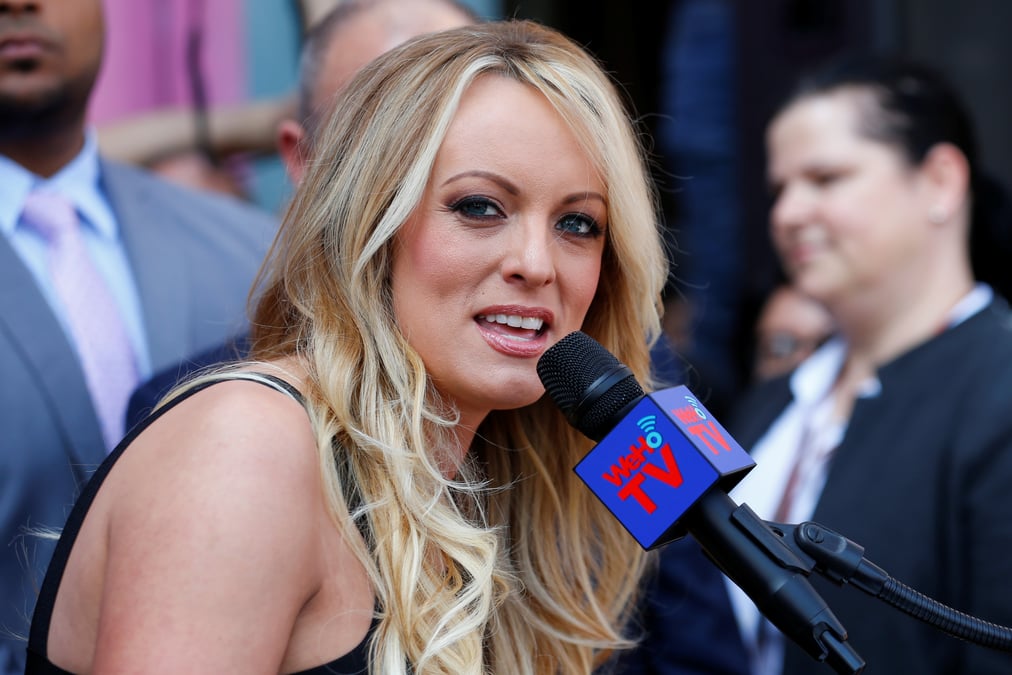 Stormy daniels, qui dit avoir eu une liaison avec trump, va publier ses memoires