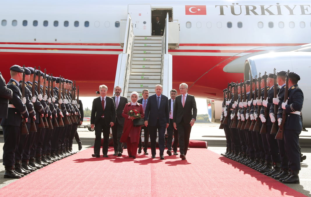 Le president turc erdogan en quete d'un rapprochement avec berlin
