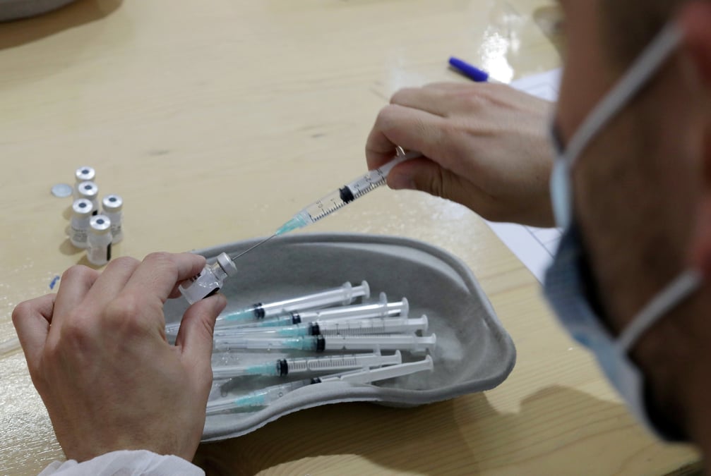 Coronavirus/france: la vaccination ouverte a partir de samedi aux obeses de plus de 18 ans, annonce macron