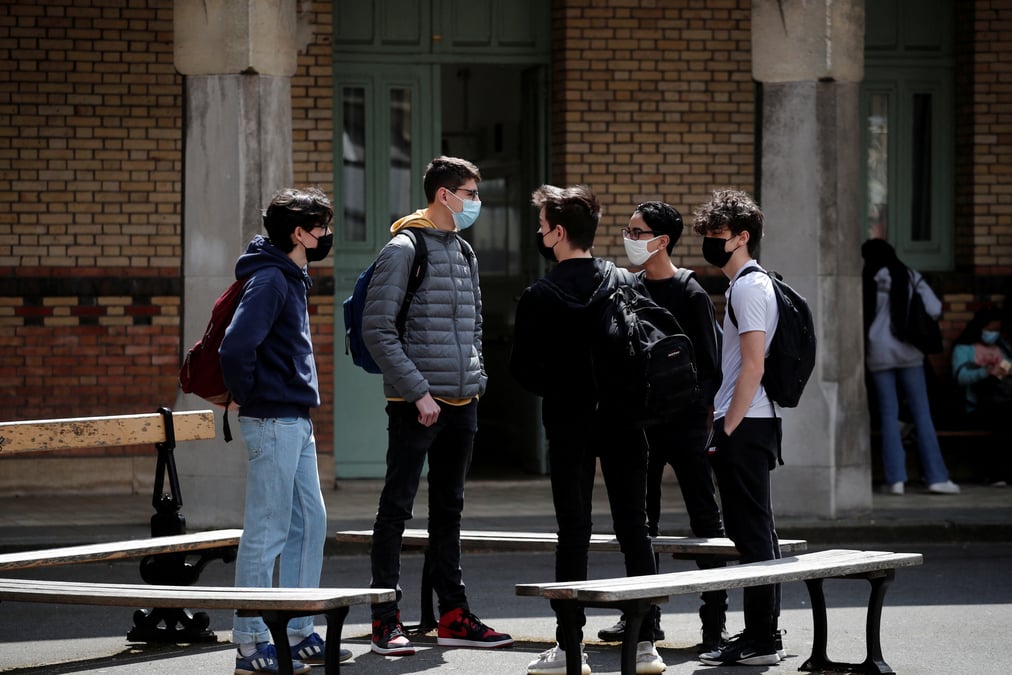 L'europe envisage de nouvelles restrictions face a omicron