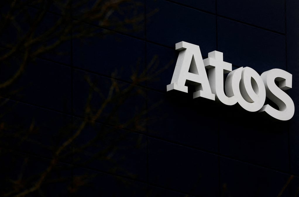 Le logo d'atos sur un batiment du groupe a nantes