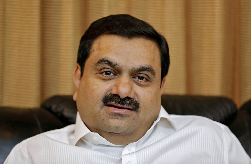 Le milliardaire indien adani s'exprime lors d'une interview avec reuters a son bureau d'ahmedabad.