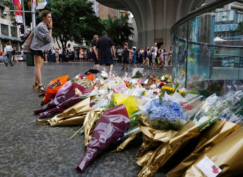 Recueillement et interrogations à Sydney après la prise d'otages