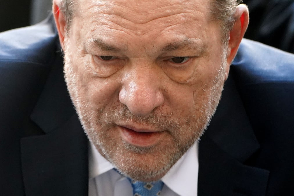 "seulement le debut": des activistes saluent le verdict contre weinstein