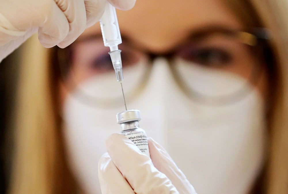 Allemagne/coronavirus: surdoses et rupture de la chaine du froid, la campagne de vaccination retardee