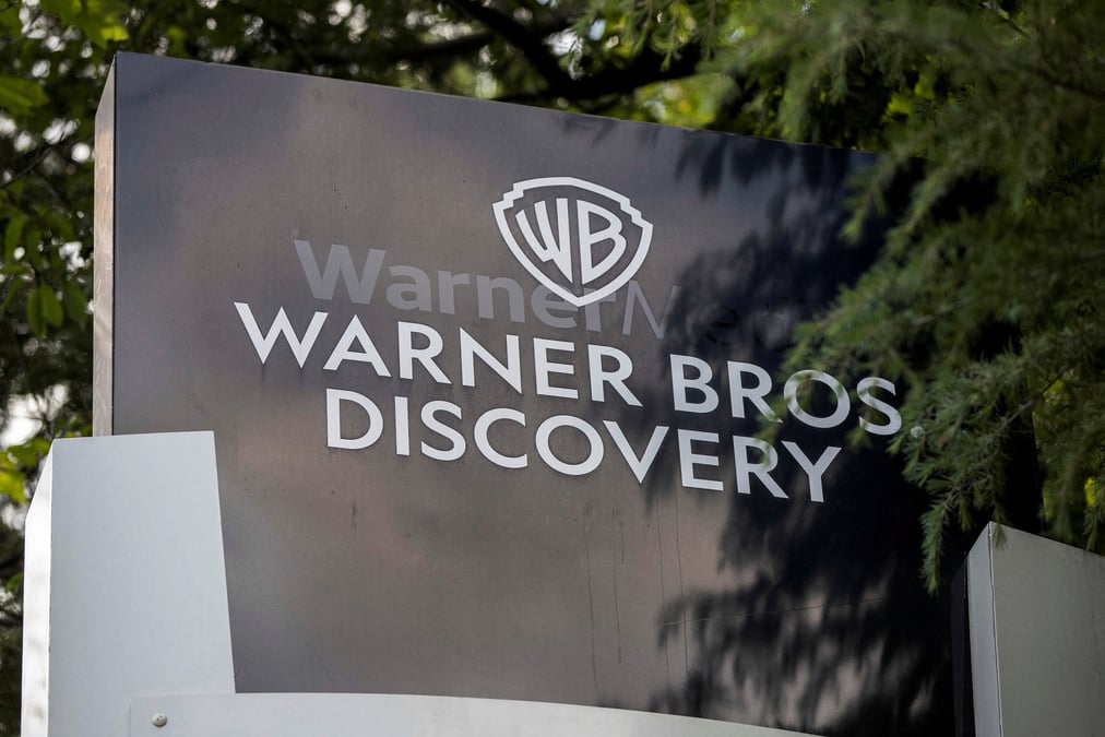 Photo d'archives d'un panneau de warner bros. discovery a atlanta, aux etats-unis