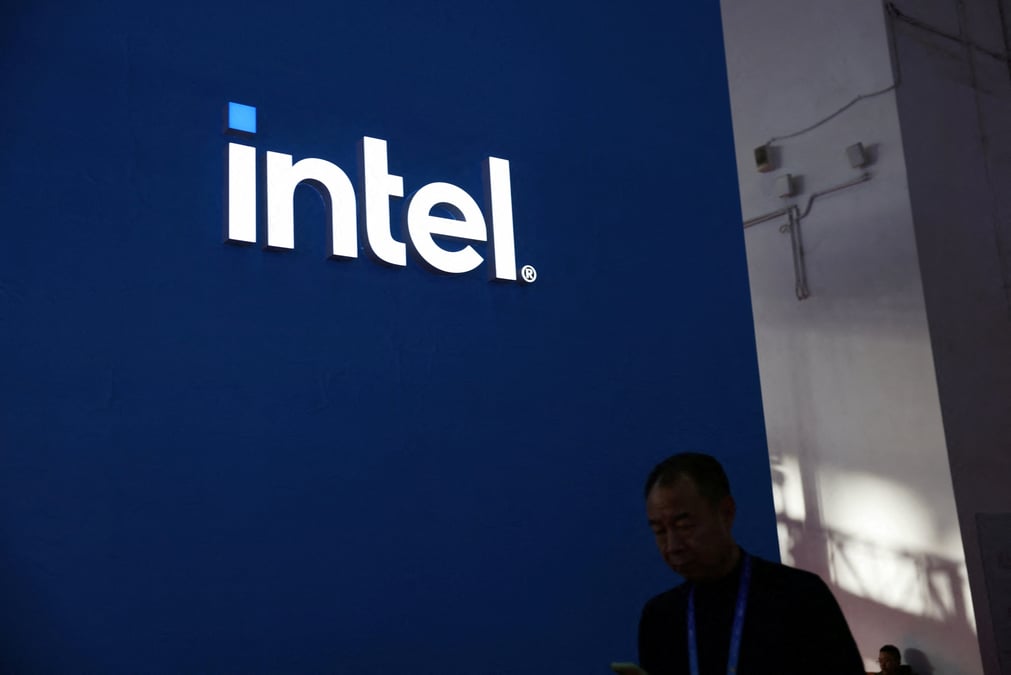 Logo d'intel a l'exposition china international supply chain expo (cisce) a pekin