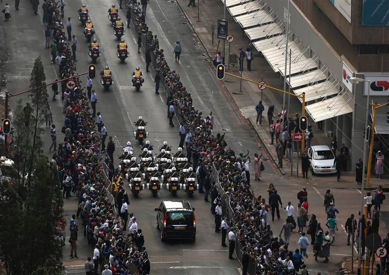 Le corps de Mandela transporté à la présidence sud-africaine