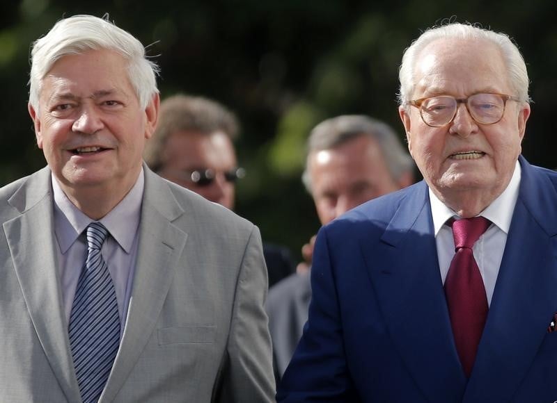 Marine le pen choisit l'apaisement avec bruno gollnisch