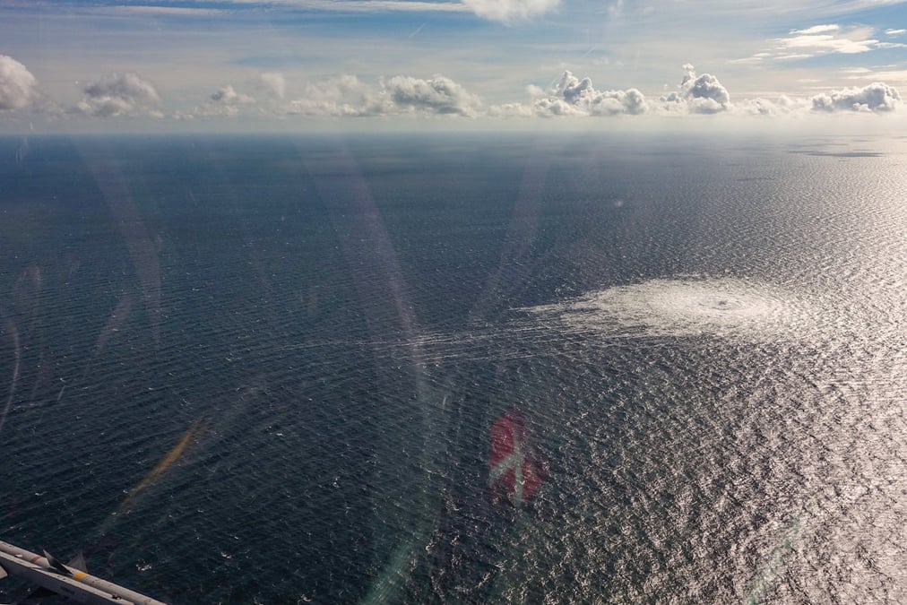 Fuite de gaz de nord stream 2, vue depuis un avion f-16 danois