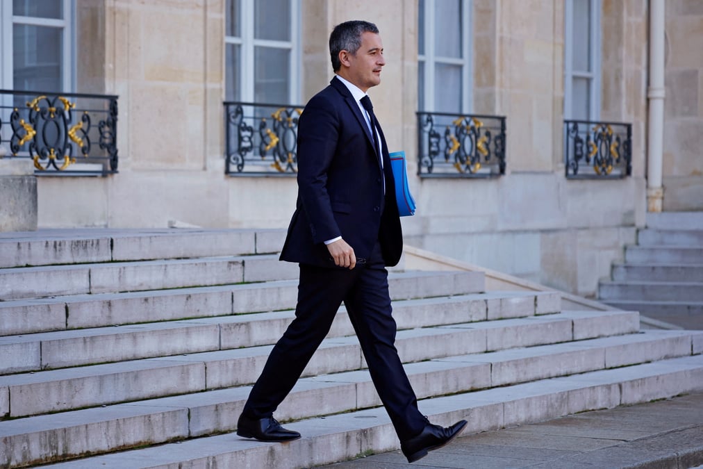 Gerald darmanin quitte le palais de l'elysee