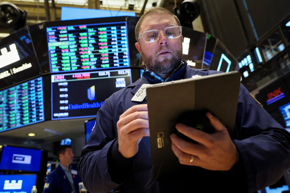La pression de ses soutiens dans les milieux économiques et financiers et la chute du marché des bons du Trésor ont incité Donald Trump à calmer le jeu.