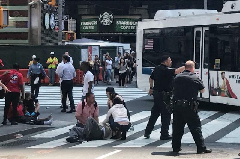 Un vehicule fonce sur des pietons a new york, au moins dix blesses