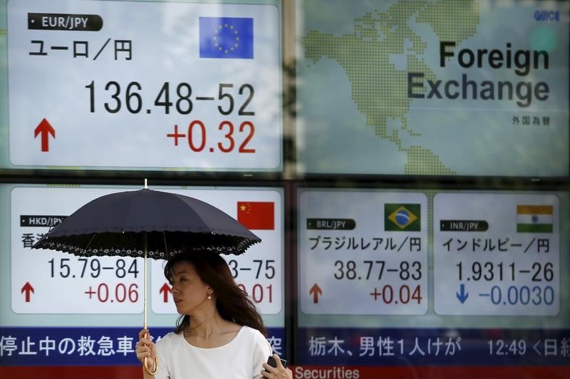Tokyo termine en hausse