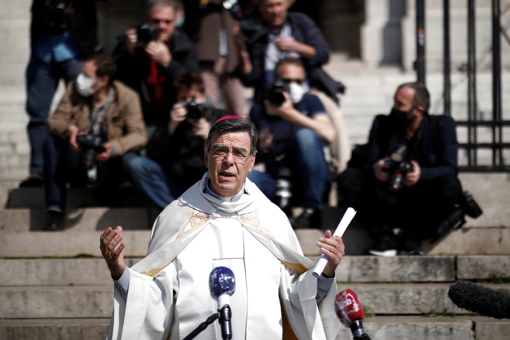 Le pape francois a accepte la demission de l'archeveque de paris