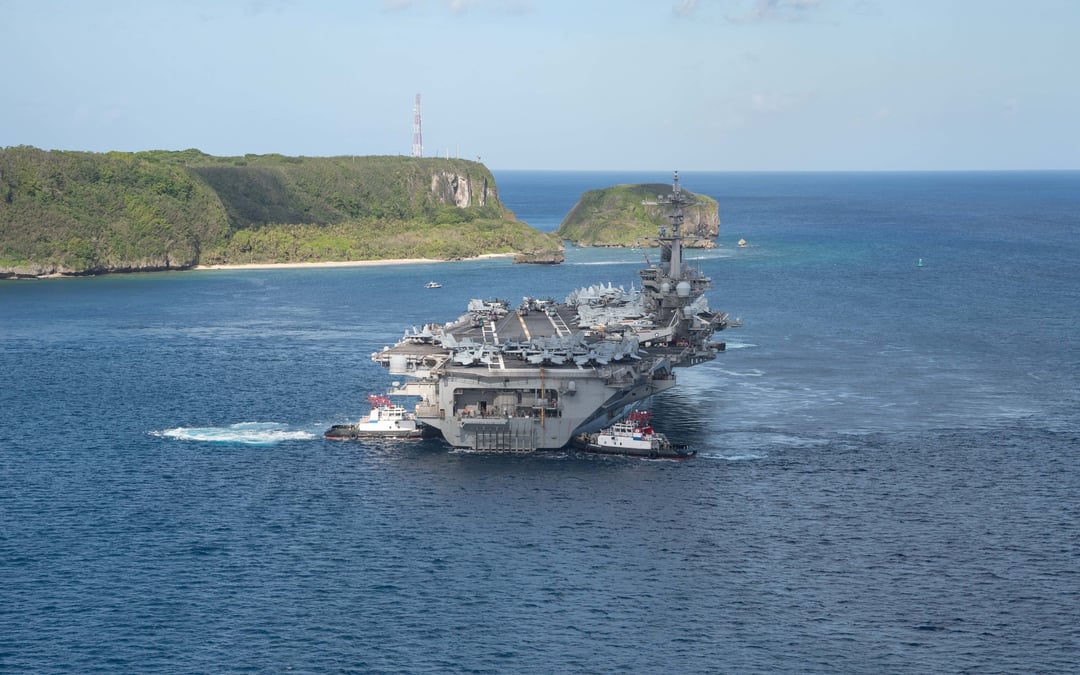 Le porte-avions de la marine americaine uss theodore roosevelt