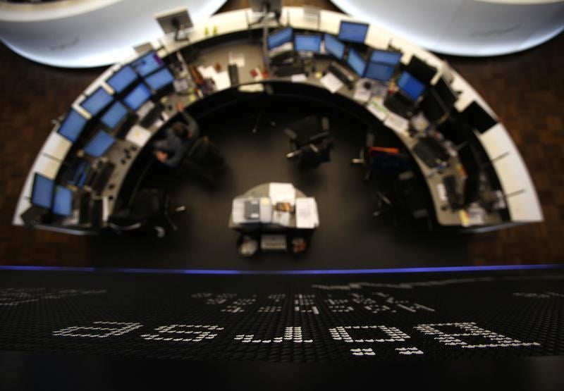 Les Bourses européennes creusent leurs pertes à la mi-séance