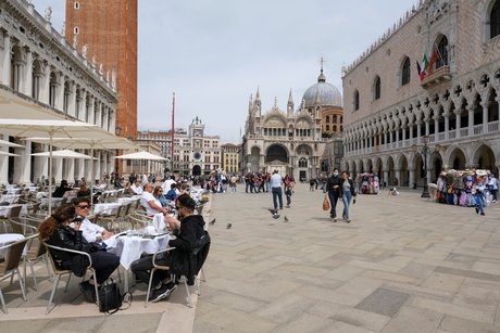 Coronavirus: plus faible nombre de deces en italie depuis octobre