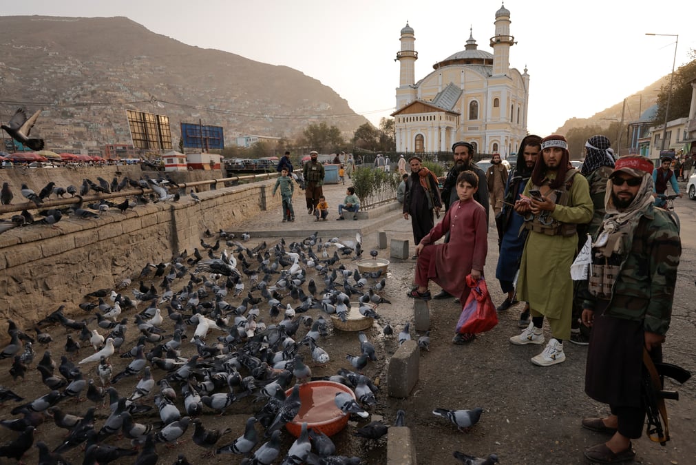 Moscou prevoit d'inviter les taliban a des negociations le 20 octobre