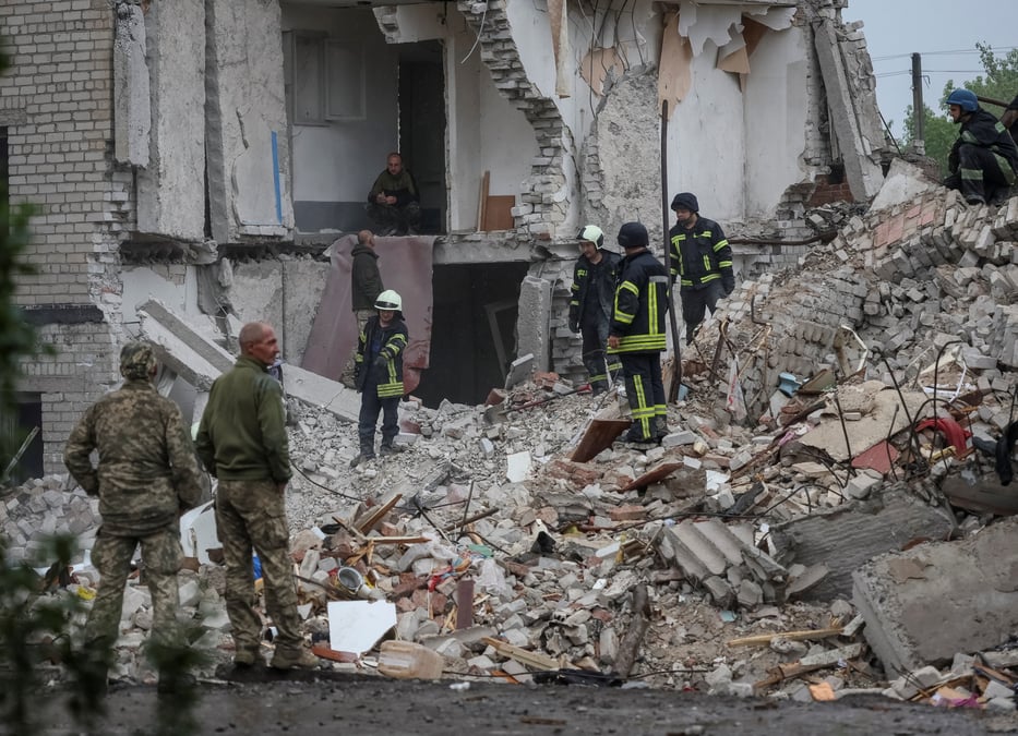 Ukraine: kharkiv sous pression, 18 morts dans un immeuble du donbass