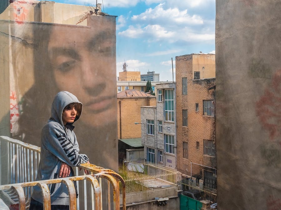 Les jeunes artistes, particulièrement les femmes, sont souvent confrontées à de graves difficultés financières en Iran.