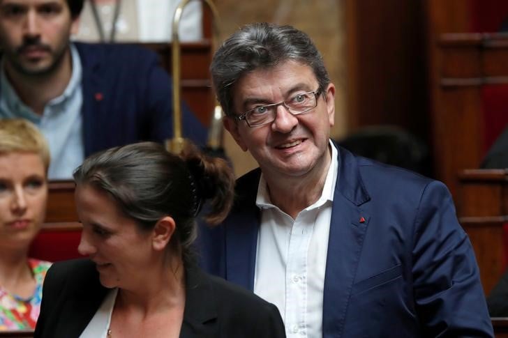 Melenchon accuse l'executif d'organiser le "bazar" a l'assemblee