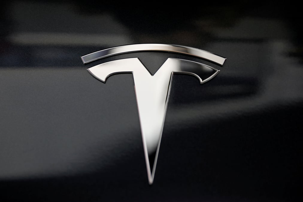 Tesla augmente son appel de fonds, musk achete plus d'actions