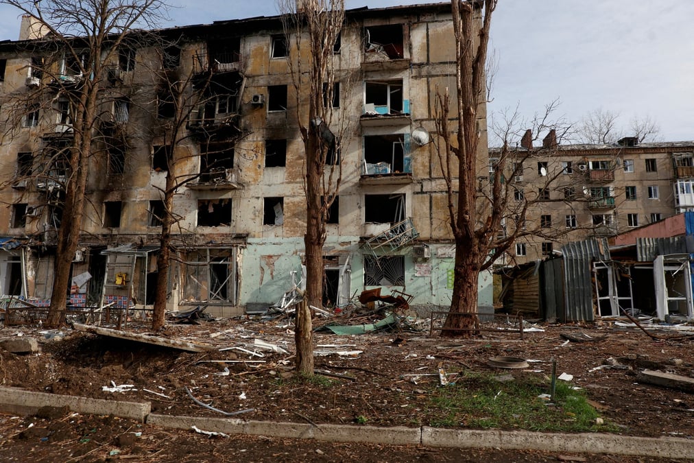 Des batiments residentiels lourdement endommages par des frappes militaires russes permanentes dans la ville d'avdiivka, en ukraine