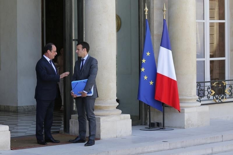 Un hollande "tres courageux" peut gagner en 2017, dit macron