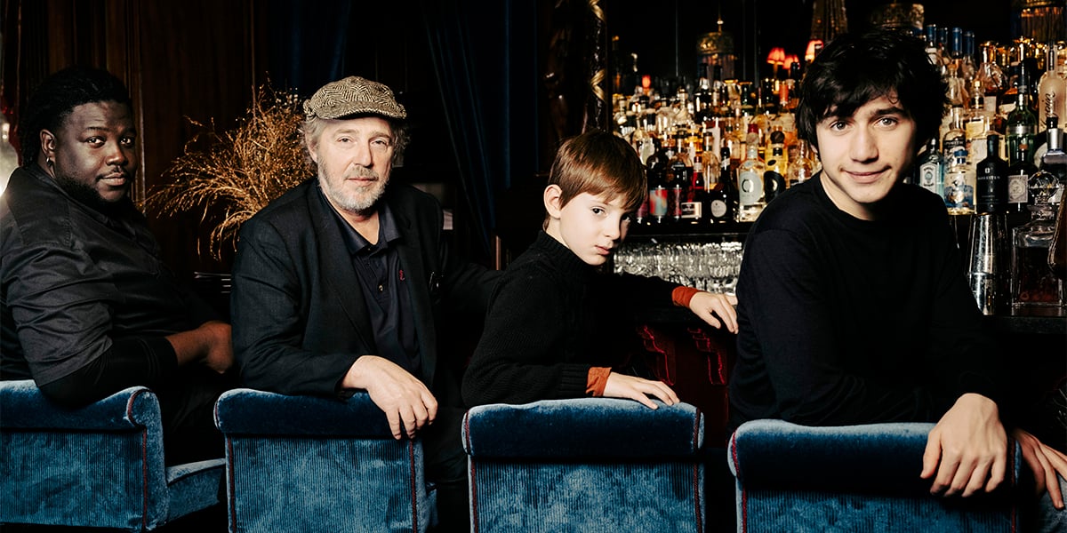 Salif Cissé, Arnaud Desplechin (réalisateur), Louis Birman et Milo Machado-Graner, partagent tous les quatre l'affiche de « Specteurs ! ».