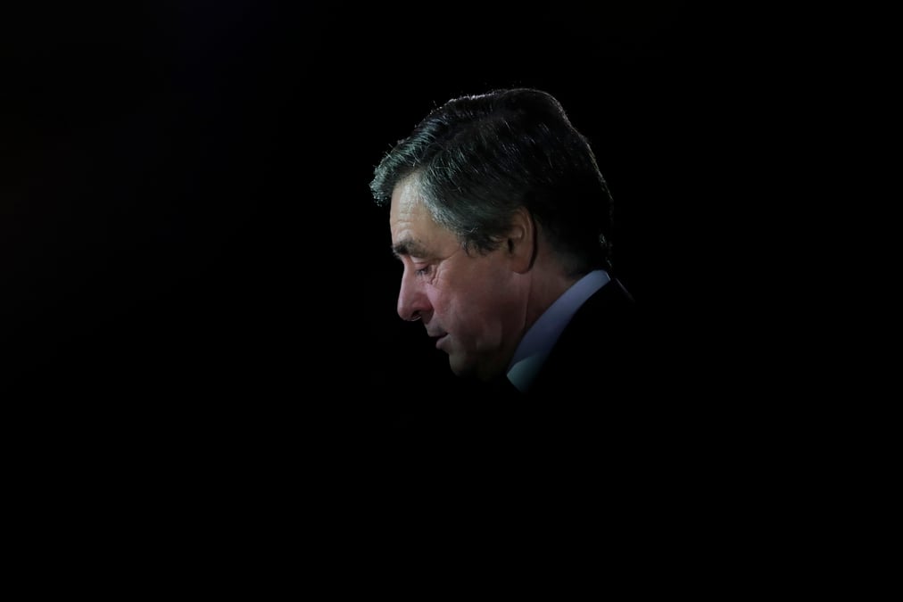 Fillon elimine au premier tour, selon un sondage